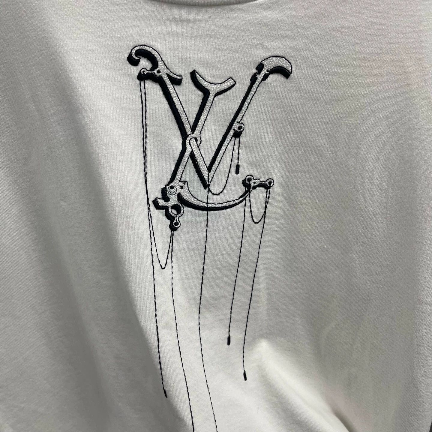 Louis Vuitton LV pendant-embroidered logo short-sleeve tee L new Size US L / EU 52-54 / 3 - 5 Thumbnail