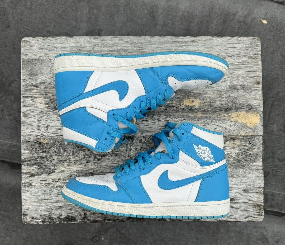 image of 2015 Nike Air Jordan 1 Retro High OG Unc Size 11 Shoes in Blue, Men's
