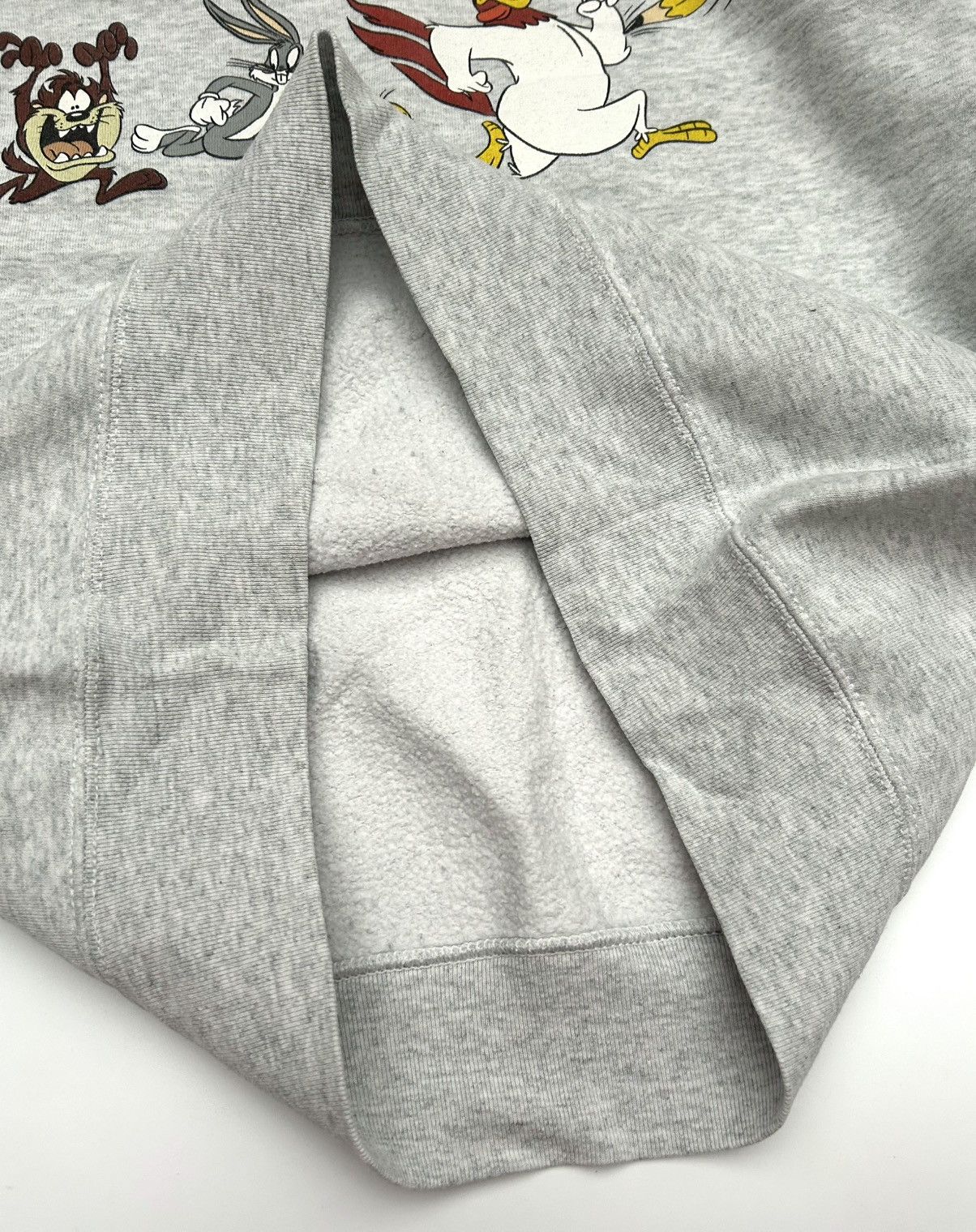 Vintage Vintage 1996 Looney Tunes Sweatshirt Size L Made In USA Size US L / EU 52-54 / 3 - 5 Thumbnail