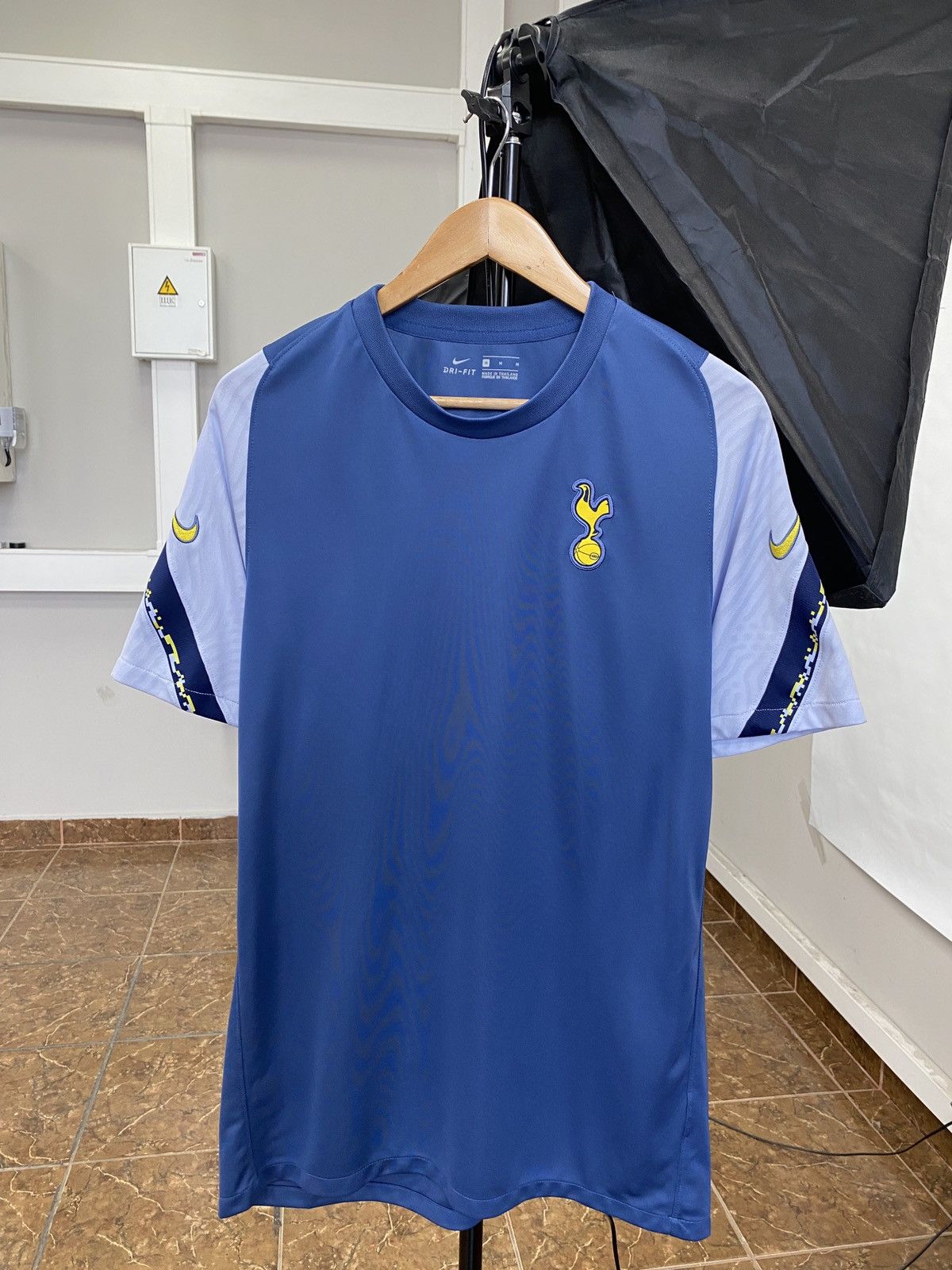 Nike 🏴󠁧󠁢󠁥󠁮󠁧󠁿 2020 2021 Tottenham Training CL T-hirt Jersey Mystic Navy Size US M / EU 48-50 / 2 - 1 Thumbnail