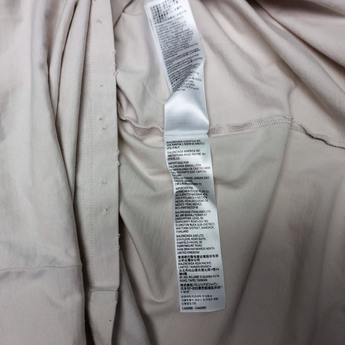 Balenciaga Balenciaga Tape Logo T Shirt Beige Size US XS / EU 42 / 0 - 8 Thumbnail