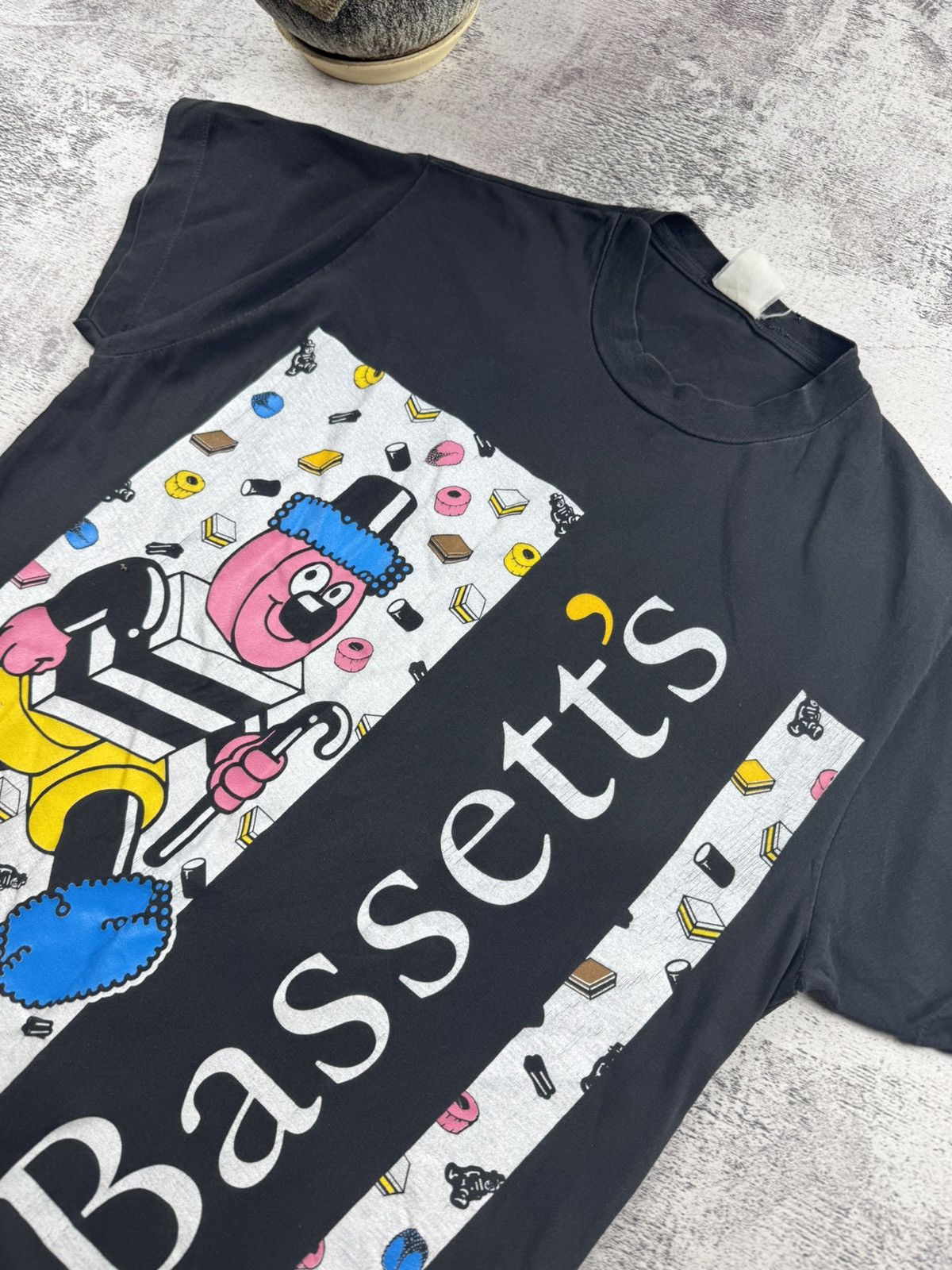 Vintage Vintage 80's Bertie Bassett’s Liquorice Allsorts Candys T-Shirt SingleStitch Size US S / EU 44-46 / 1 - 8 Thumbnail