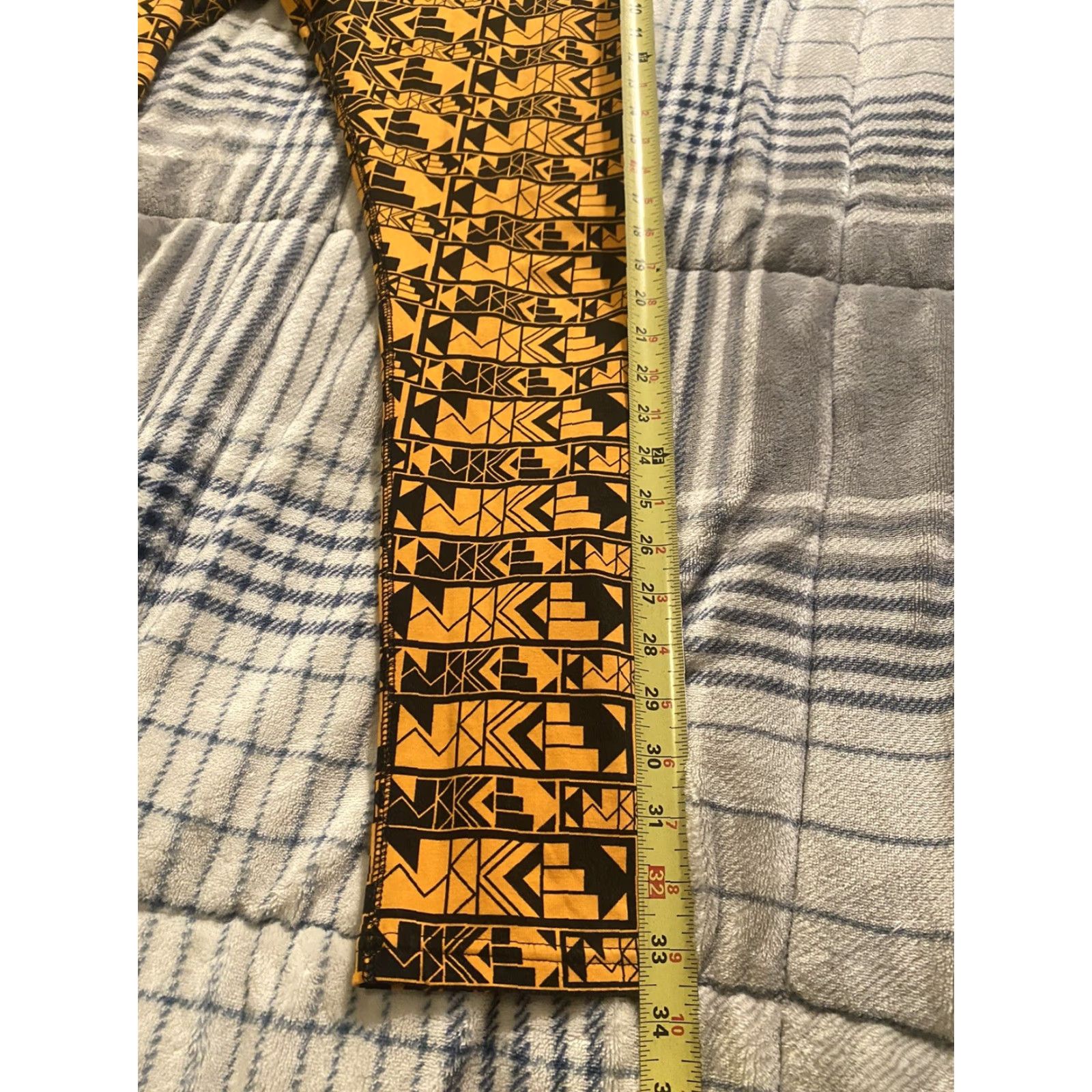 Nike Nike Leggings Womens Large Orange Aztec Print Nike Spell Out Size 36" / US 14 / IT 50 - 7 Thumbnail