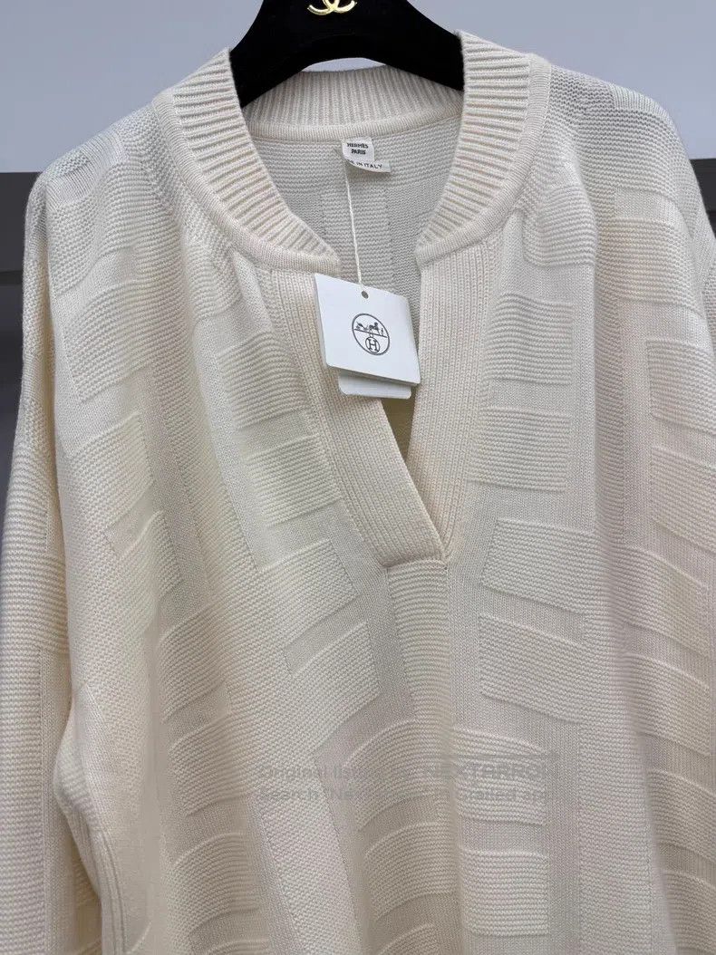 Hermes Hermes Beige textured V-neck sweater Size XS / US 0-2 / IT 36-38 - 2 Thumbnail