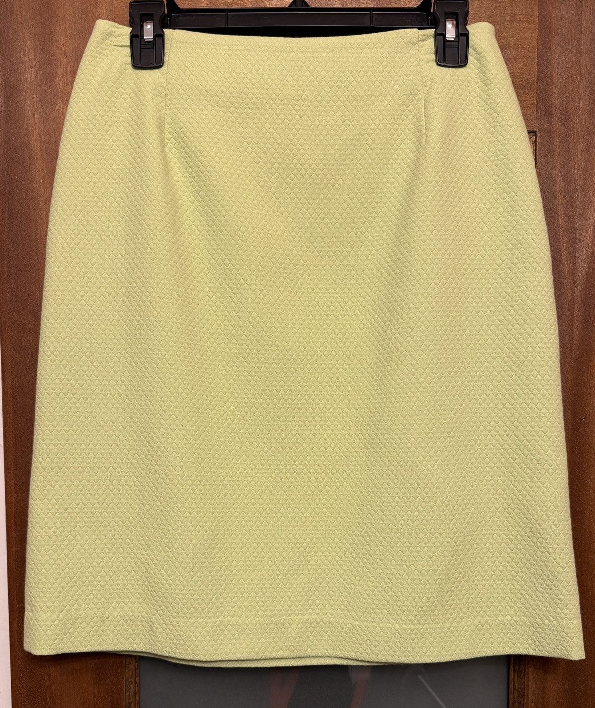 J.McLaughlin J. McLaughlin Lime Green Quilted Design Lined Pencil Skirt Size 30" / US 8 / IT 44 - 1 Thumbnail