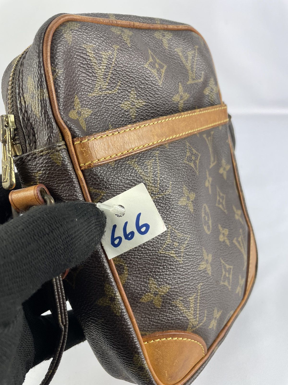 Louis Vuitton Authentic Louis Vuitton Danube Crossboday bag monogram Size ONE SIZE - 22 Thumbnail