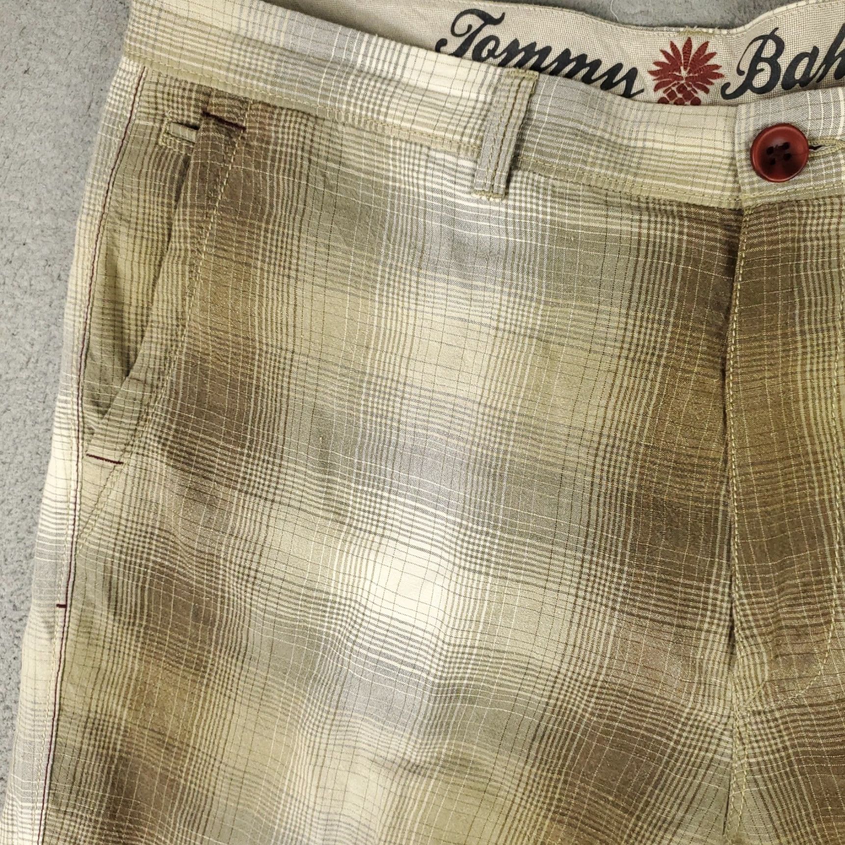 Tommy Bahama VINTAGE Tommy Bahama Shorts Mens Size 36 Beige Plaid Linen Flat Front Chino - Regular Rise, 36" Waist, Summer Menswear Size US 36 / EU 52 - 2 Thumbnail