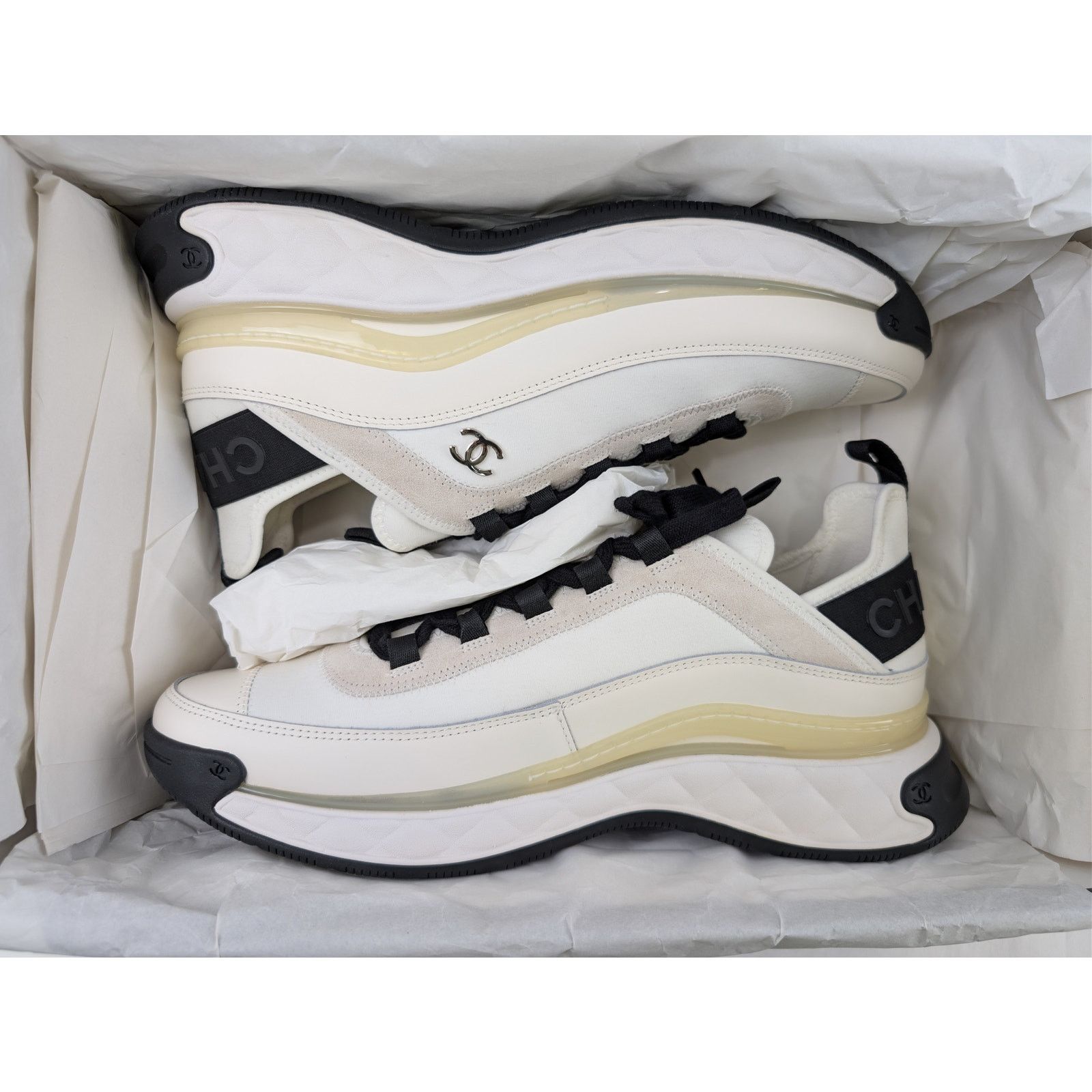 Chanel o1rshd1 Low Top Sneakers in White/Black Size US 10 / EU 43 - 20 Thumbnail