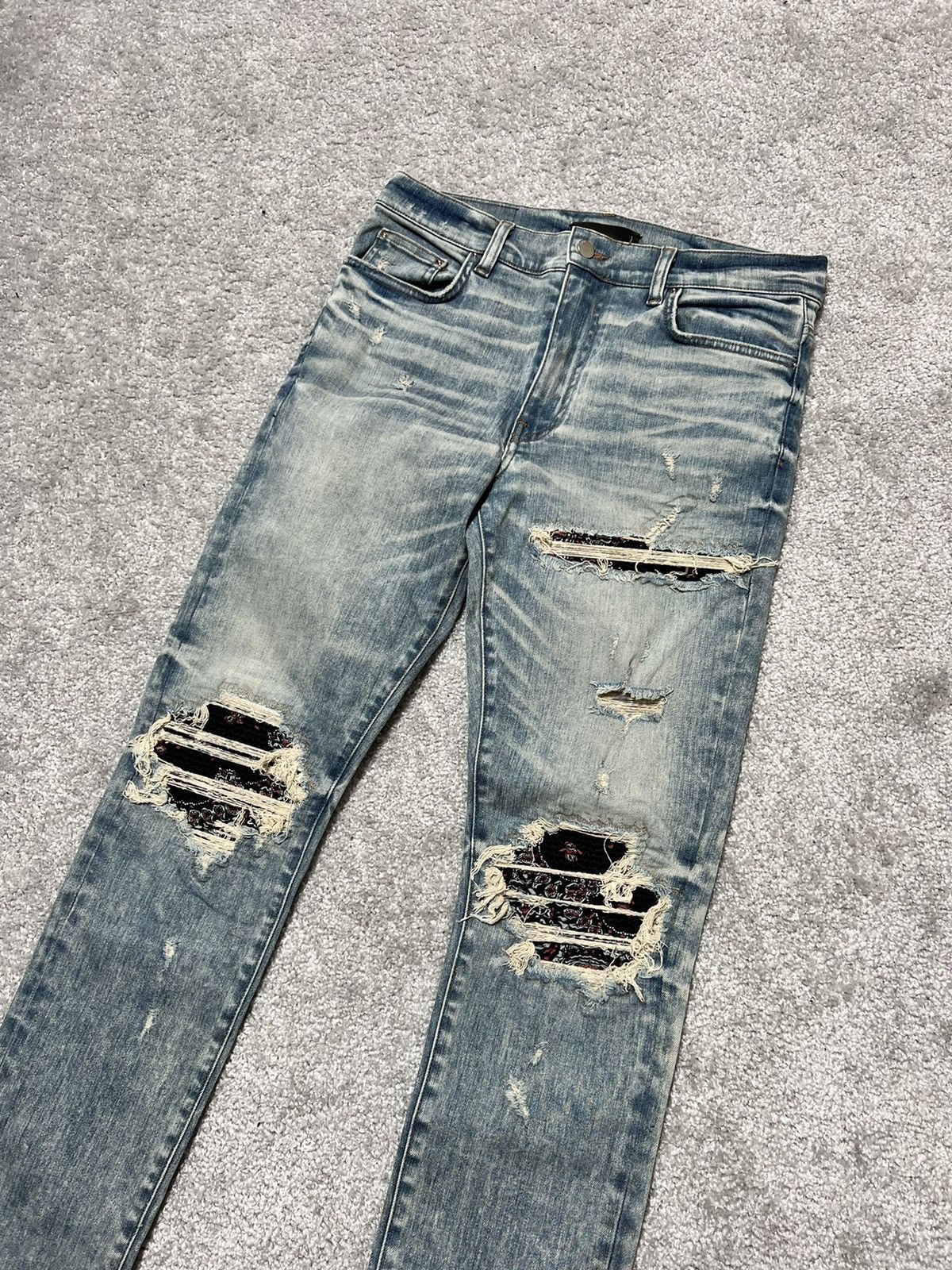 Amiri RARE Amiri MX-1 “Dirty Indigo” Red Bandana Patch Jeans Size US 33 - 6 Thumbnail