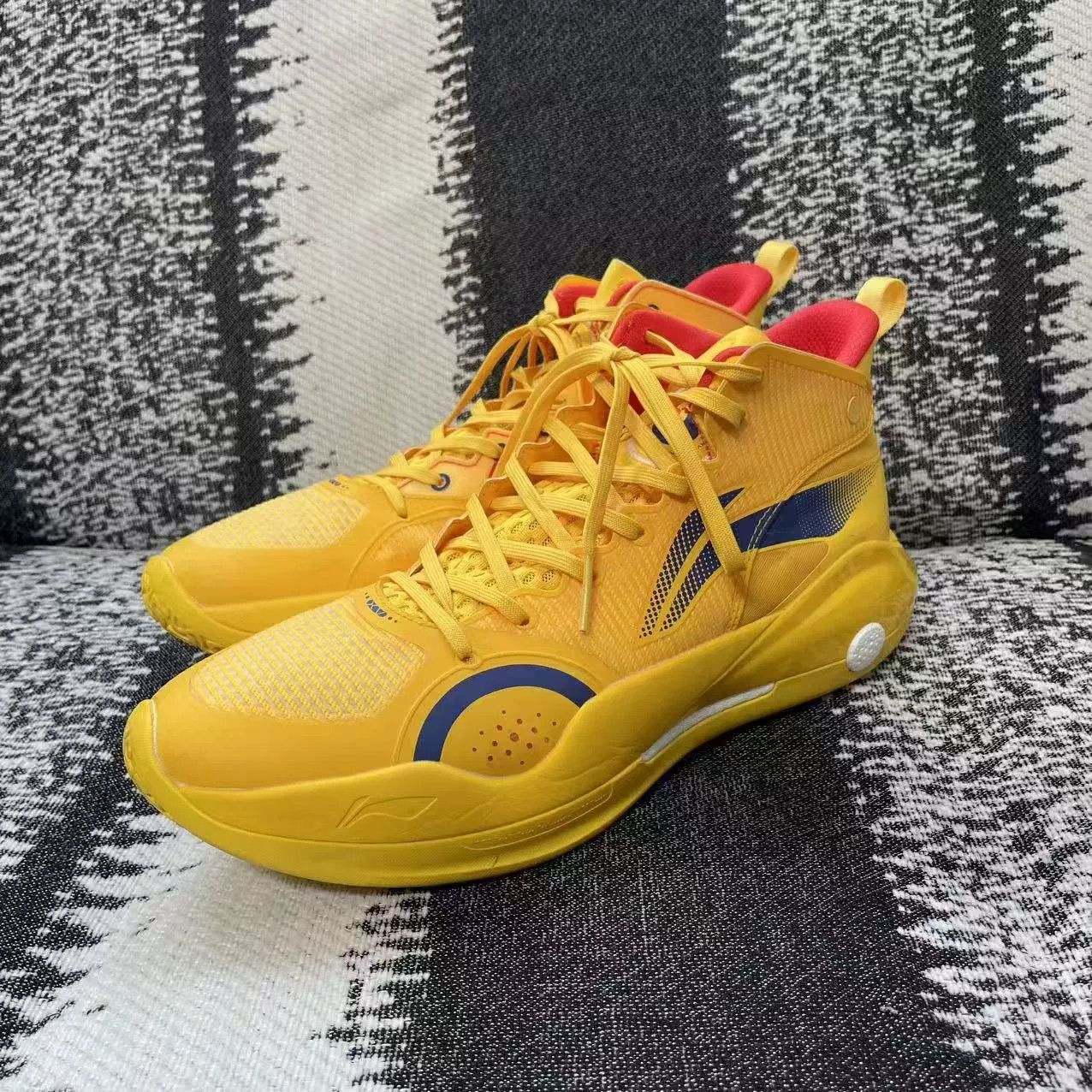 Li-Ning Li-Ning Yellow Lowtop Sneakers 10.5 Men Size US 10.5 / EU 43-44 - 1 Thumbnail