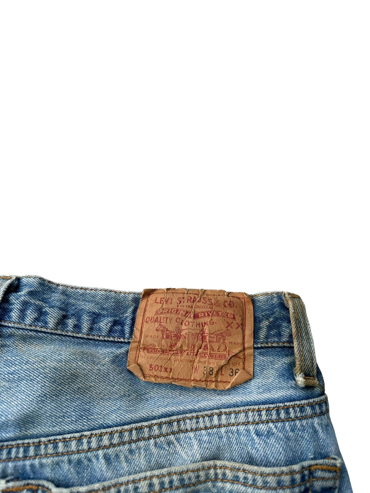 Levi's Vintage Levi’s 501 top button 552 light blue wash denim jean Size US 34 / EU 50 - 7 Thumbnail
