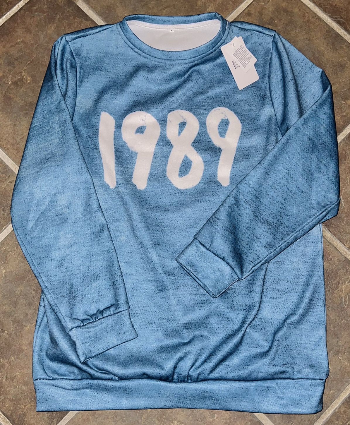 Band Tees VINTAGE 1989 Taylor Swift Crewneck LS Size L / US 10 / IT 46 - 1 Thumbnail