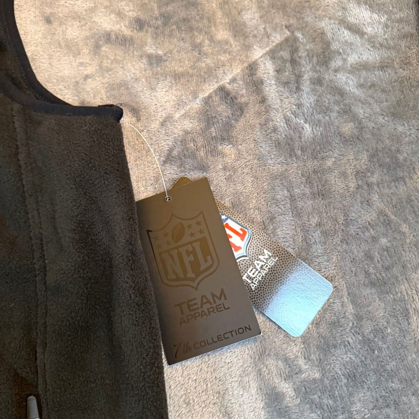 NFL Cleveland Browns NFL Team Apparel Fleece Vest Orange Trim Mens Medium NWT Vest Mens Browns NFL Team Apparel Fleece Vest Orange Trim NWT Size US M / EU 48-50 / 2 - 2 Thumbnail