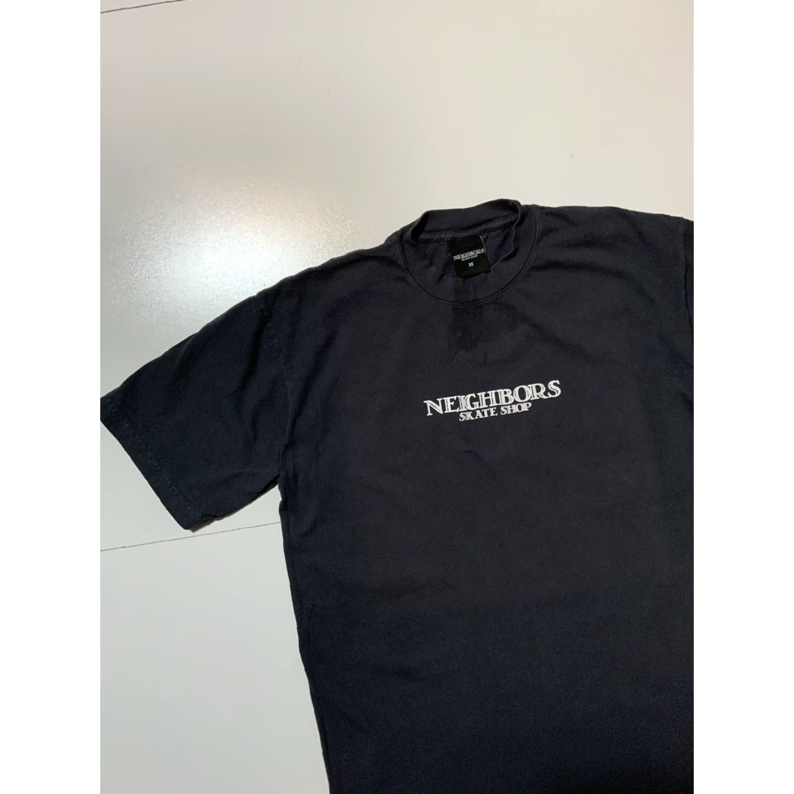 Vintage Neighbors Skate Shop Skateboarding Gray Graphic Crewneck S/S T-Shirt Sz. M Mens Medium Gray Crew Neck Graphic Shirt 90s? Size US M / EU 48-50 / 2 - 3 Thumbnail