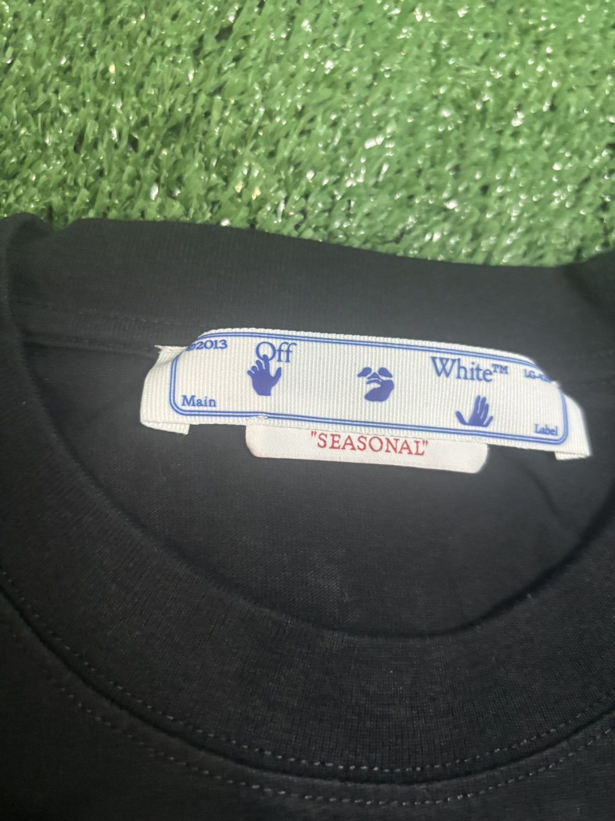Off-White Off White Spray Helvetica Tee Size US M / EU 48-50 / 2 - 4 Thumbnail