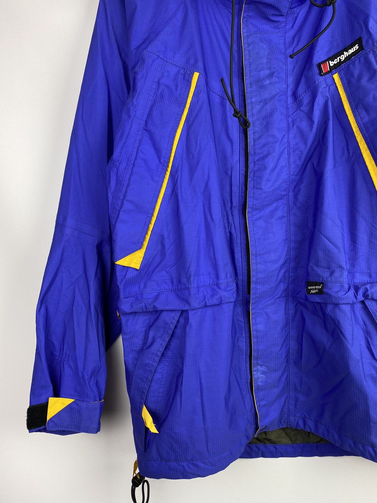 Berghaus × Vintage Berghaus vintage gore Tex thunderflash Jacket size S Size US S / EU 44-46 / 1 - 7 Thumbnail