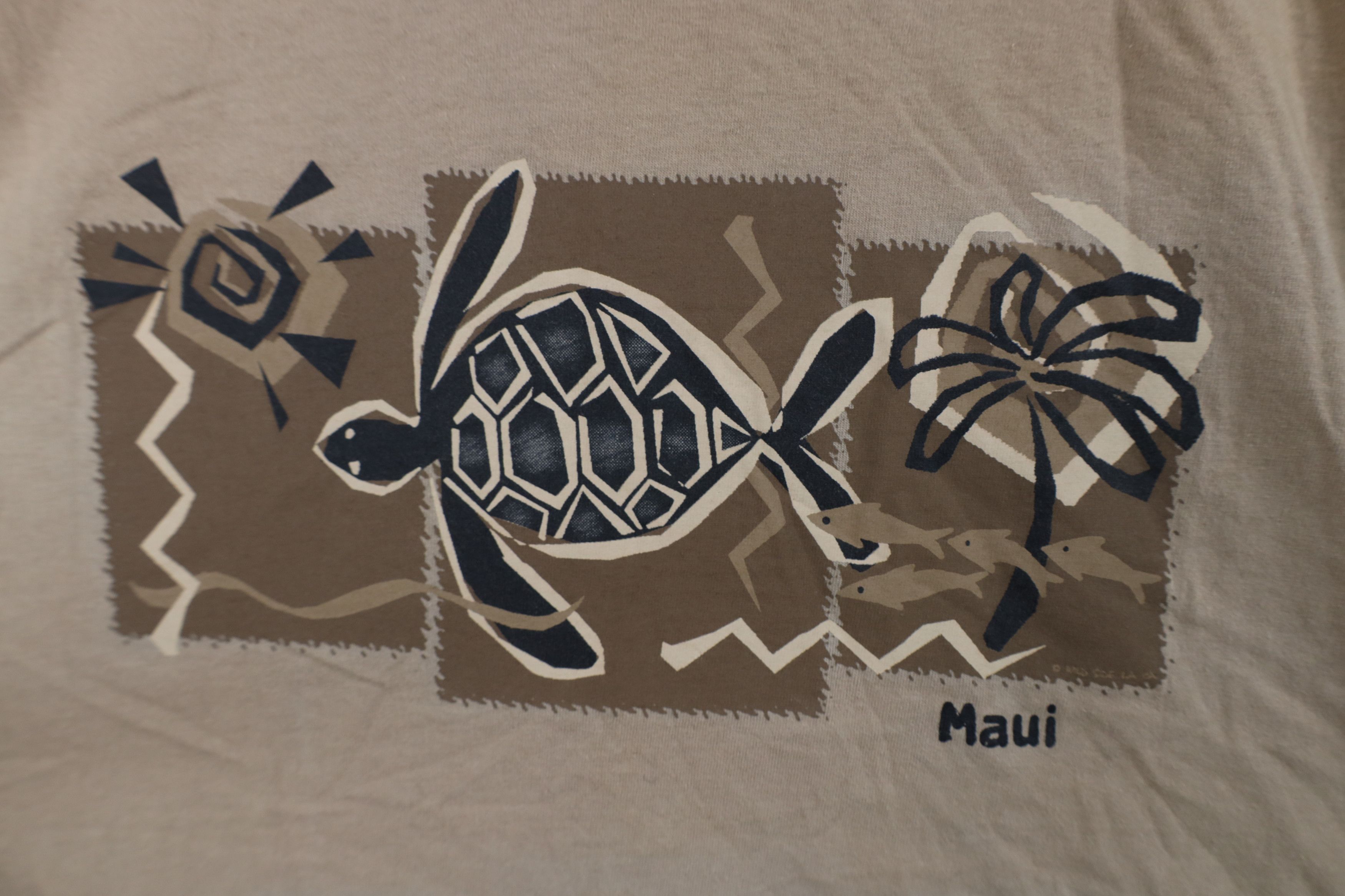 Vintage Vintage 90s Spell Out Art Maui Hawaii Sea Turtle T-Shirt Size US L / EU 52-54 / 3 - 4 Thumbnail
