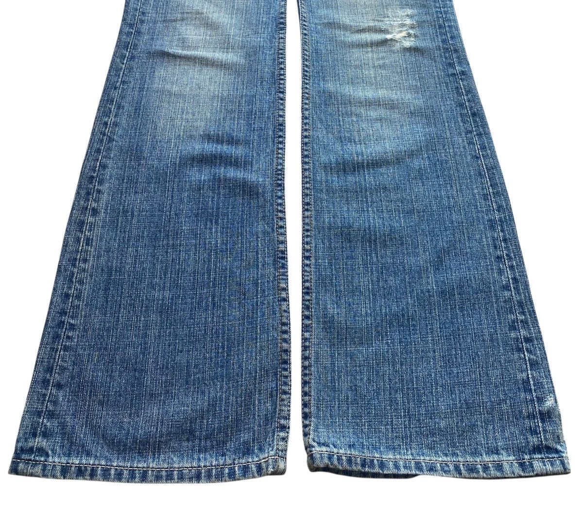 Uniqlo Uniqlo Faded Blue Wash Style Flare Jeans Size US 30 / EU 46 - 5 Thumbnail