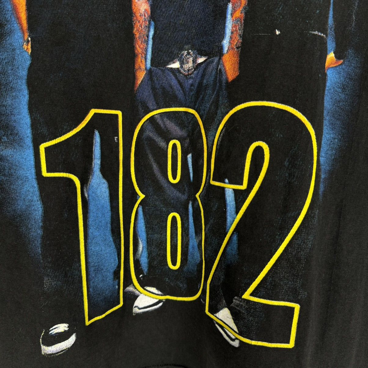 Band Tees Vintage Early 00s Blink 182 Band Pic Euro Rock T Shirt Size US M / EU 48-50 / 2 - 5 Thumbnail
