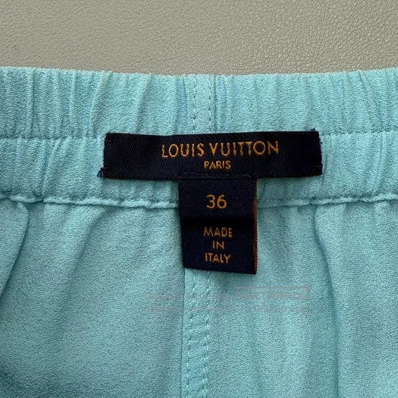 Louis Vuitton Louis Vuitton Blue printed leather logo viscose mulberry s Size US 36 / EU 52 - 5 Thumbnail