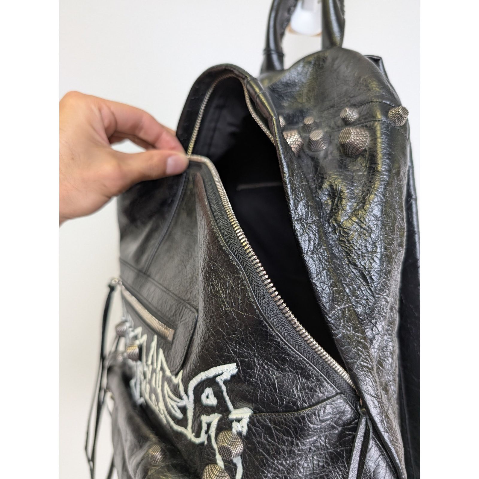 Balenciaga o1rshd1 Size: OS / LE Cagole Backpack in Black Size ONE SIZE - 13 Thumbnail