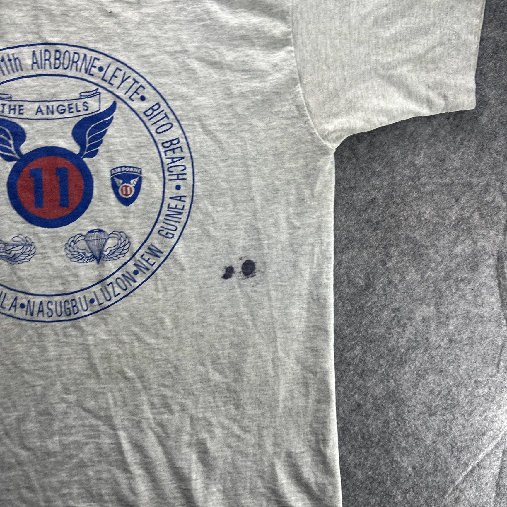Vintage VINTAGE Screen Stars 11th Airborne Division T-Shirt Mens Medium Gray WWII Paratrooper 90s Military Graphic Size US M / EU 48-50 / 2 - 6 Thumbnail