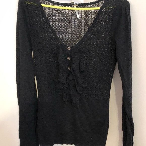 Free People Free People Black Crochet Ruffle Button Sweater L Size L / US 10 / IT 46 - 5 Thumbnail