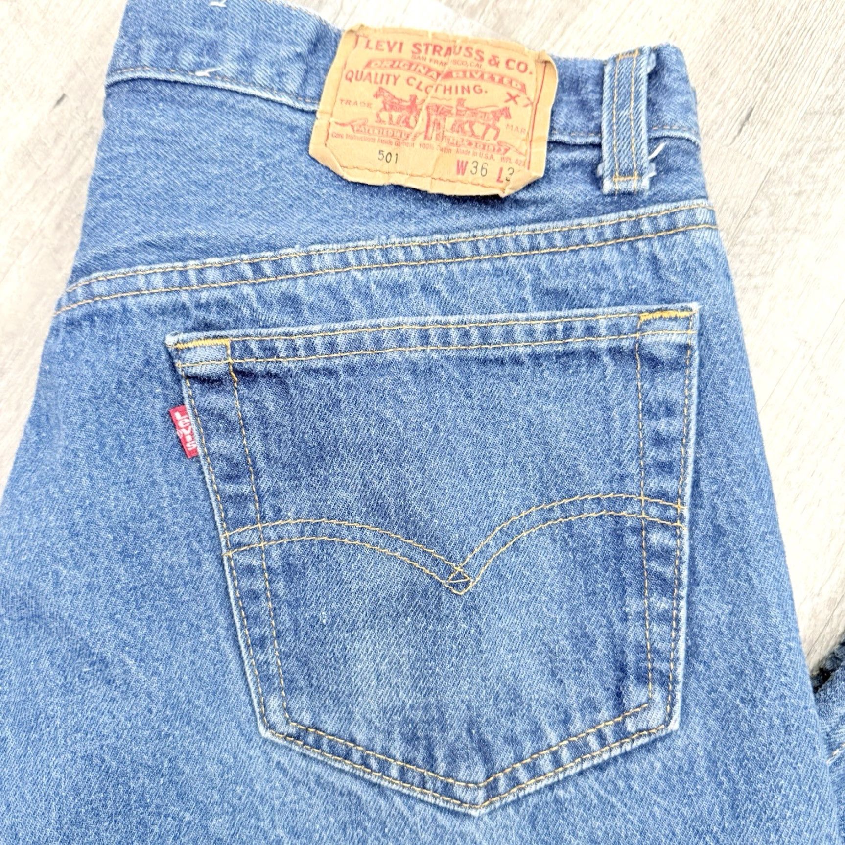 Levi's VINTAGE Levi's 501 Jeans Mens Button-Fly 501-0000 Dark Wash Blue 1995 33x28 Regular Straight 5-Pocket USA Made Size US 36 / EU 52 - 6 Thumbnail