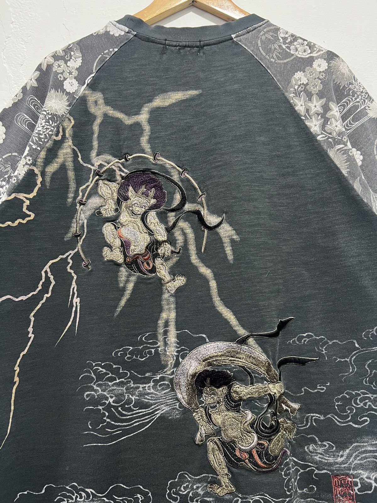 Japanese Brand × Kamakura × Vintage Vintage Karakuri Tamashi Embroidery Sukajan Crazy Backhit Tshirt Size US XL / EU 56 / 4 - 2 Thumbnail
