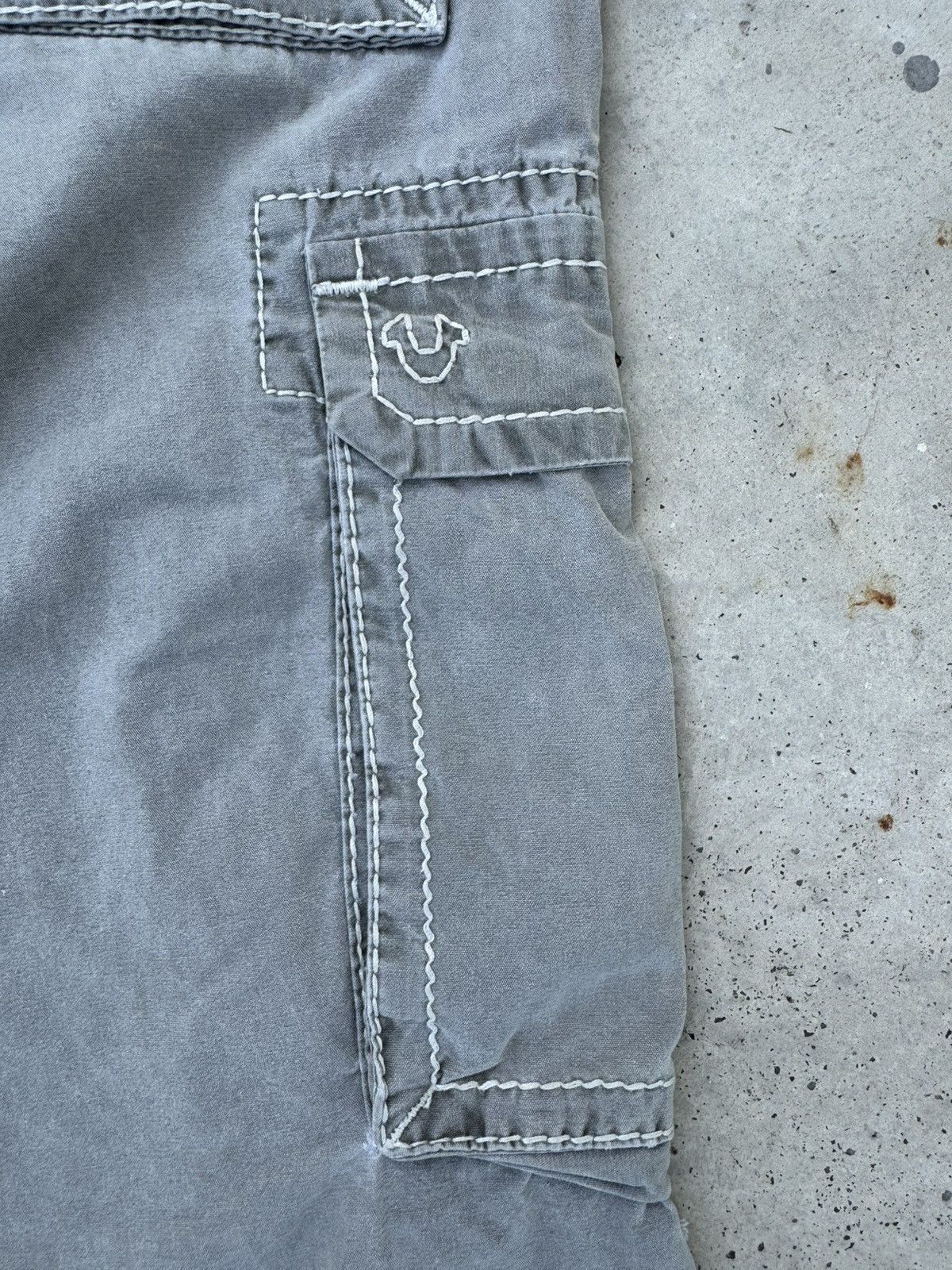 True Religion 2000s True Religion Multipocket y2k Cargos Short Size US 31 - 9 Thumbnail
