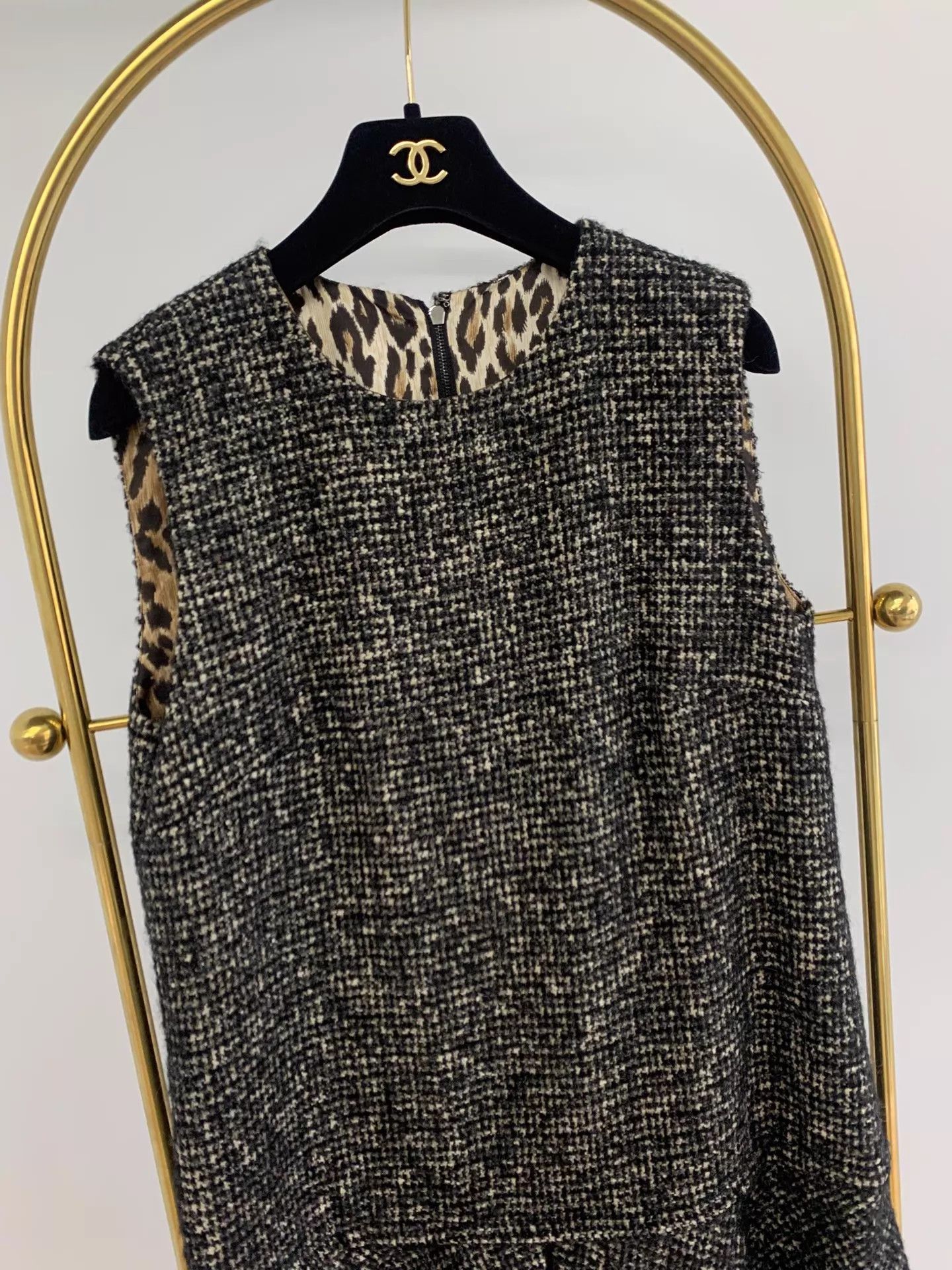 Dolce & Gabbana DG Gray/White Colorblock Sleeveless Dress 42 Like New Size M / US 6-8 / IT 42-44 - 2 Thumbnail