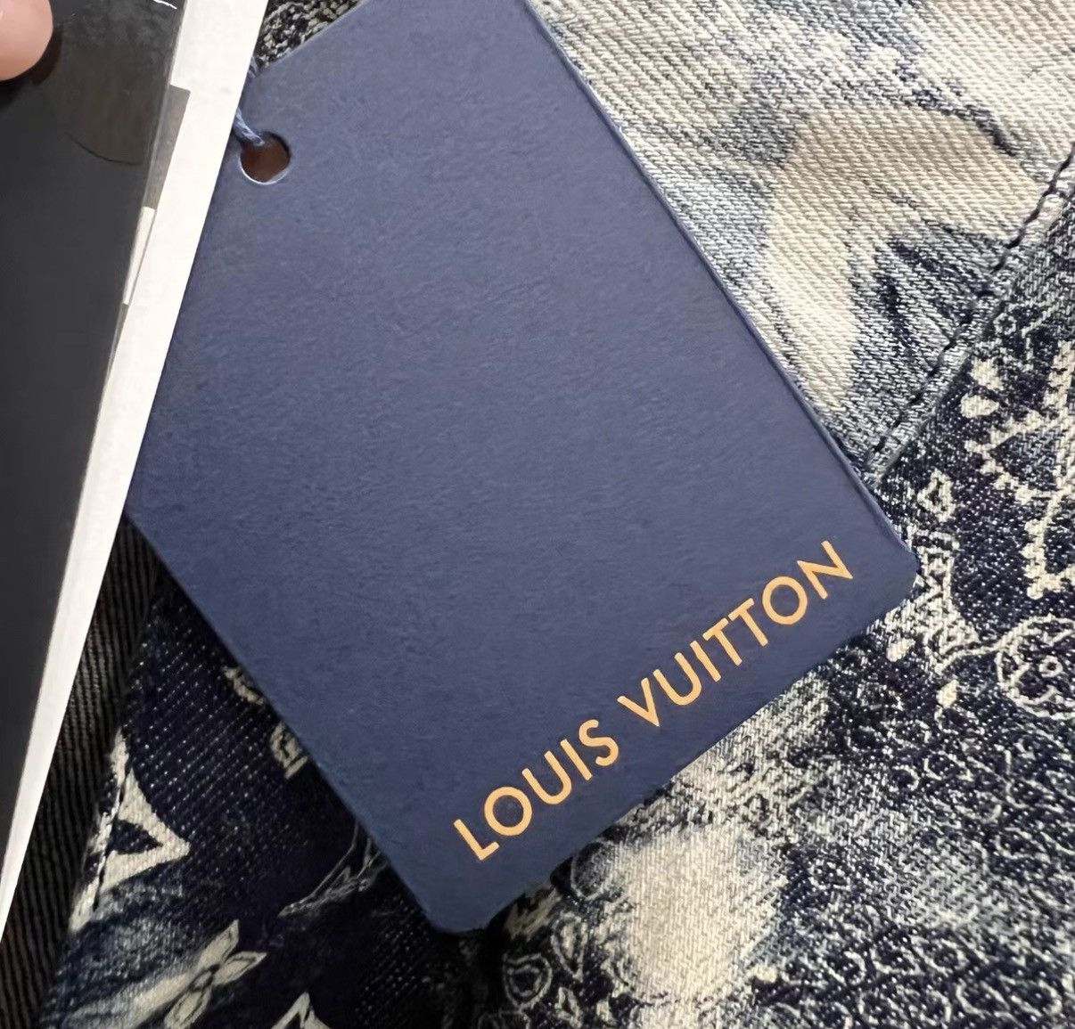 Louis Vuitton Louis Vuitton LV 22 Paisley Tie-dye Logo Denim Shirt J41 Size US M / EU 48-50 / 2 - 5 Thumbnail