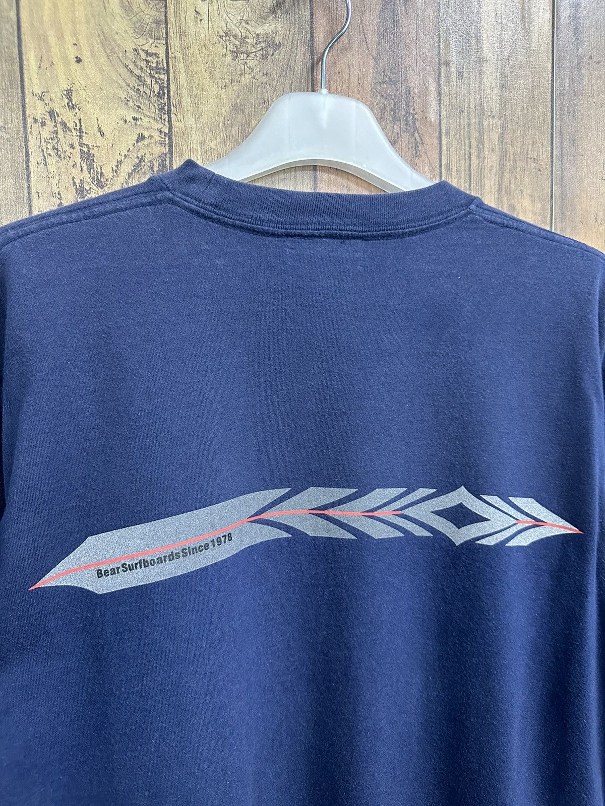 Vintage Vintage Bear Usa Surf Board Tshirt A482 Size US L / EU 52-54 / 3 - 4 Thumbnail