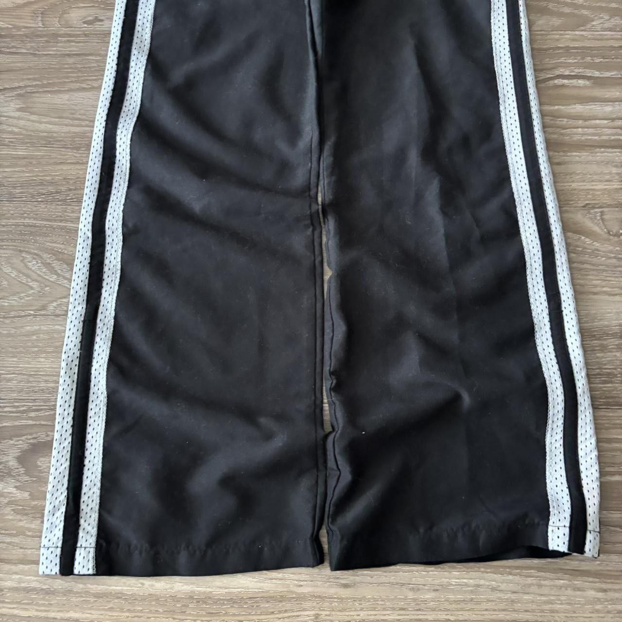 Japanese Brand Vintage Y2K/2000s Cute Black Striped Streetwear Track Pants! Fits S Size 26" / US 2 / IT 38 - 3 Thumbnail