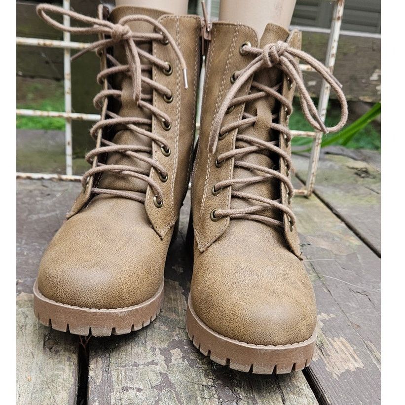 & Other Stories Soda Single Lug Sole Chunky Heel Combat Ankle Boot Lace Size US 9 / IT 39 - 2 Thumbnail
