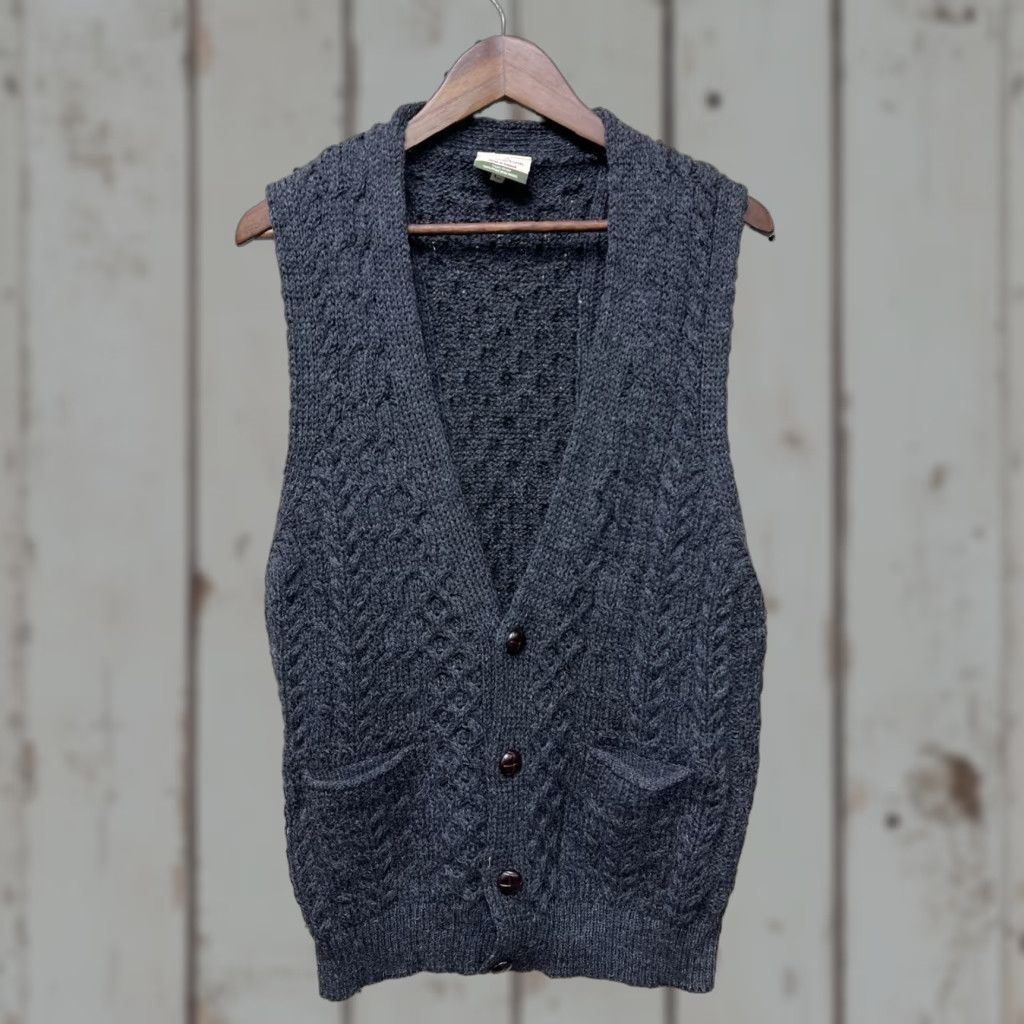 Vintage Carraig Donn Wool Cable-Knit Vest Cardigan Gray L Fisherman V-Neck Men Sweater Sleeveless Button Leather Buttons 90s Classic Outdoor Preppy Shawl? Size US L / EU 52-54 / 3 - 1 Thumbnail