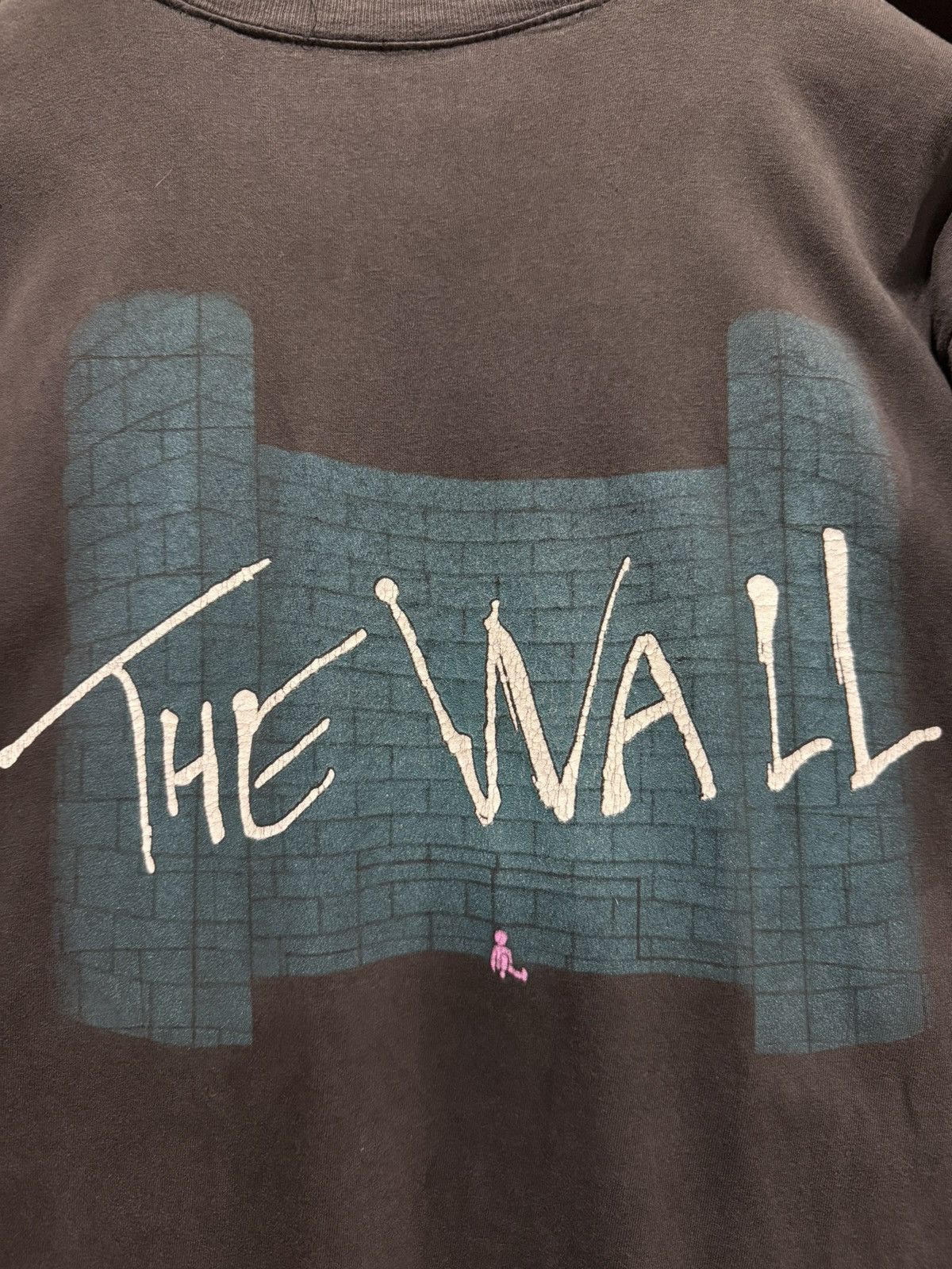 Band Tees Vintage 90s Pink Floyd The Wall Faded Tee Size US L / EU 52-54 / 3 - 10 Thumbnail
