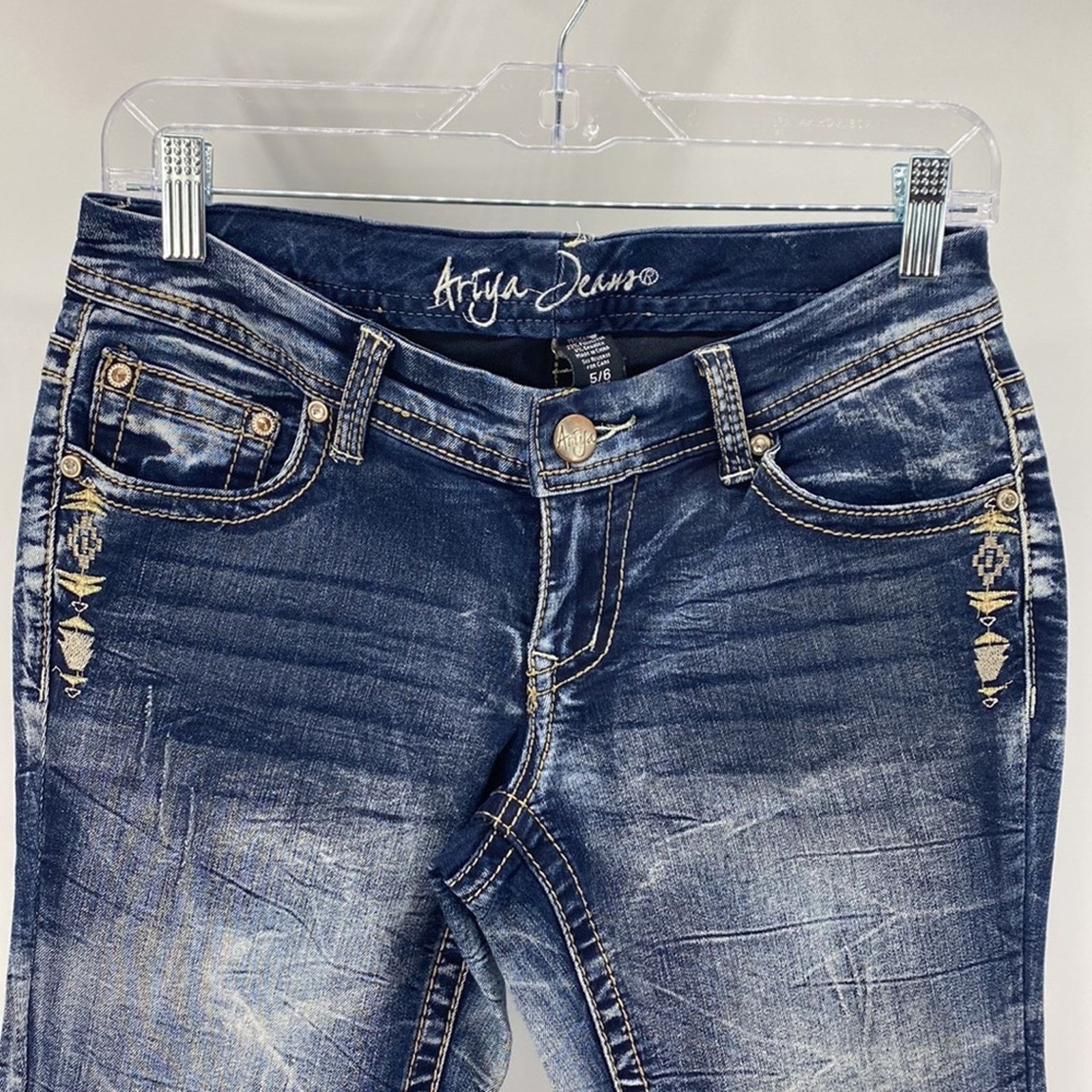 Other Aryia Lowrise bootcut tribal embroidered jean size 5/6 short Size 26" / US 2 / IT 38 - 4 Thumbnail