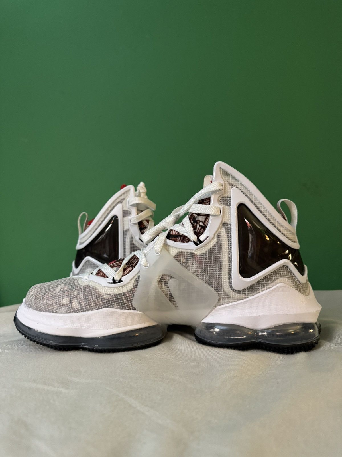 Nike Nike lebron 19 sketch 2022 Size US 11.5 / EU 44-45 - 2 Thumbnail