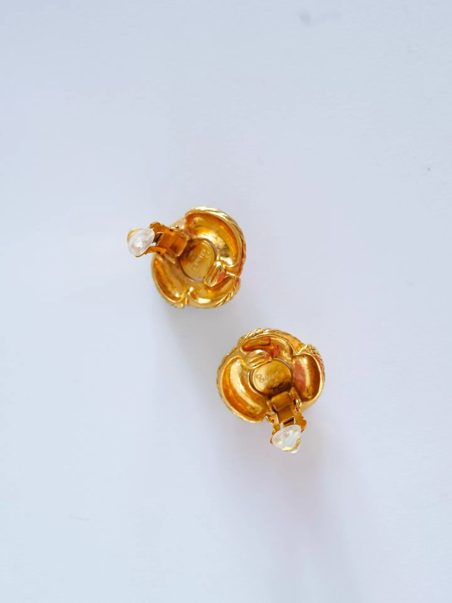 Chanel Chanel Vintage Pearl Wheat Earclips Size ONE SIZE - 8 Thumbnail