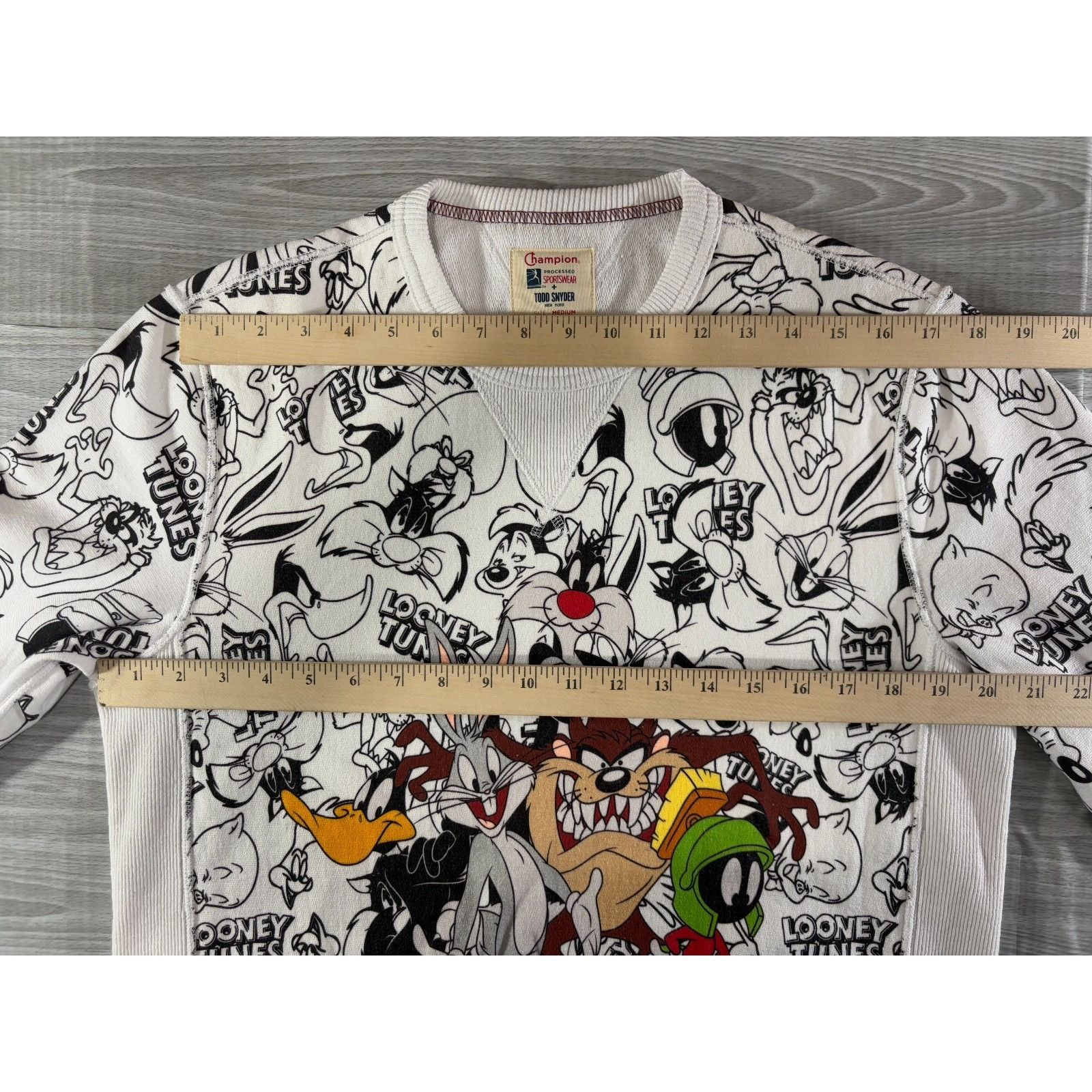 Todd Snyder Champion x Todd Snyder Looney Tunes Sweatshirt size M made i Size US M / EU 48-50 / 2 - 6 Thumbnail
