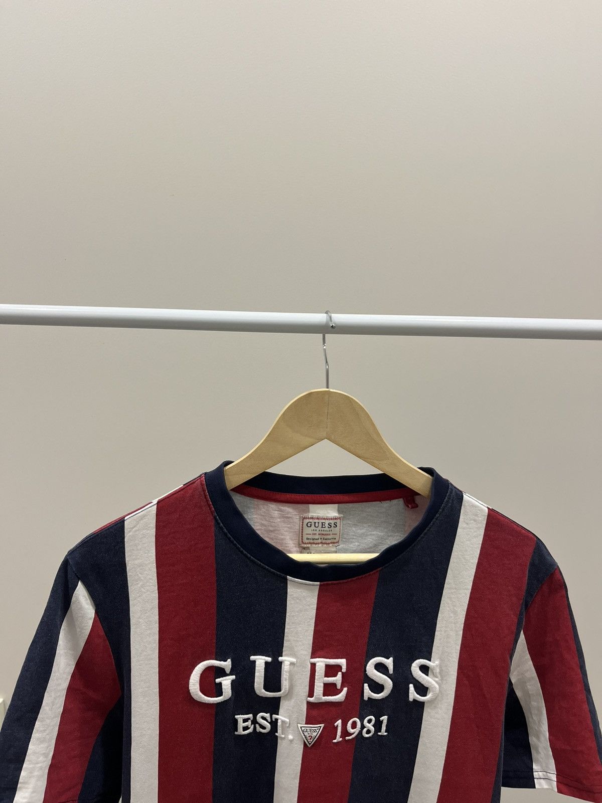 Guess Guess Tshirt embodied size M Size US M / EU 48-50 / 2 - 2 Thumbnail