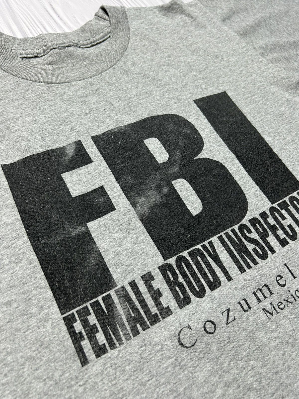 Vintage Vintage Y2K FBI Female Body Inspector Humor Boxy T-Shirt Size US L / EU 52-54 / 3 - 5 Thumbnail