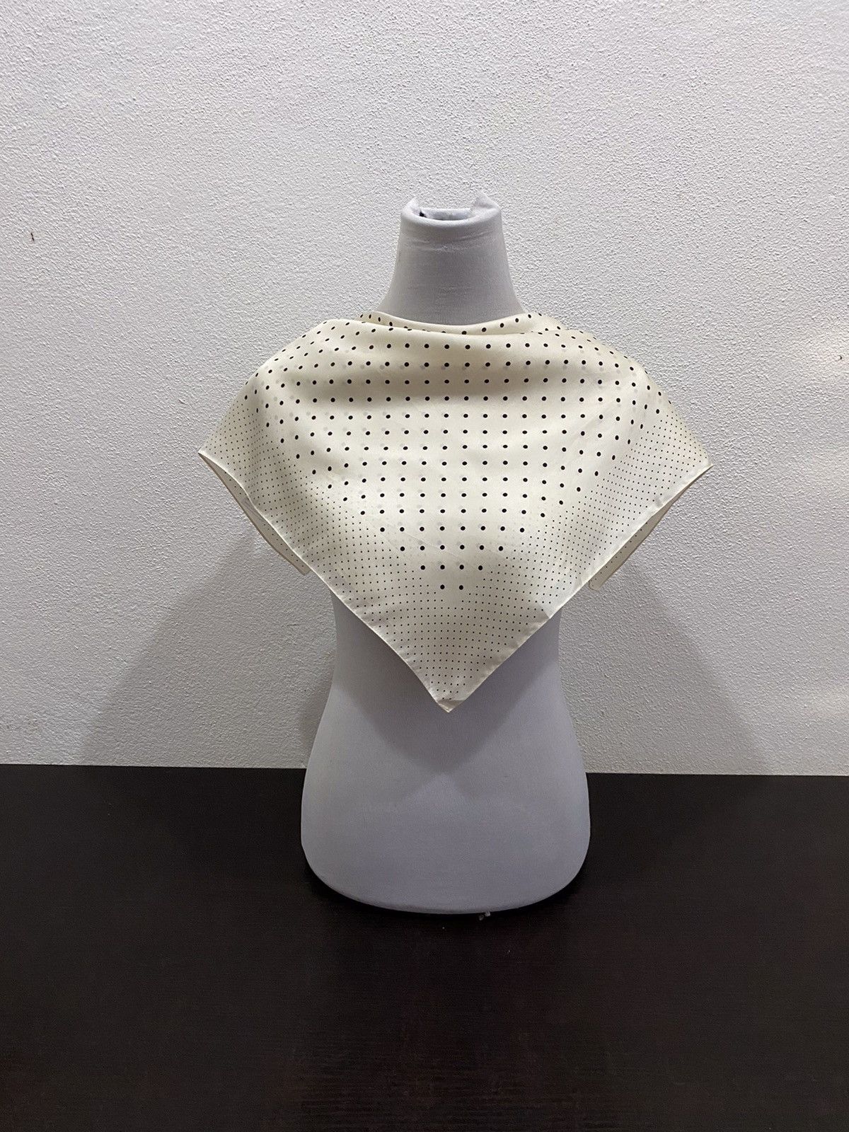 Japanese Brand Japanese Brand Uniqlo Polkadot Design Scarves /Handkerchief Size ONE SIZE - 2 Thumbnail