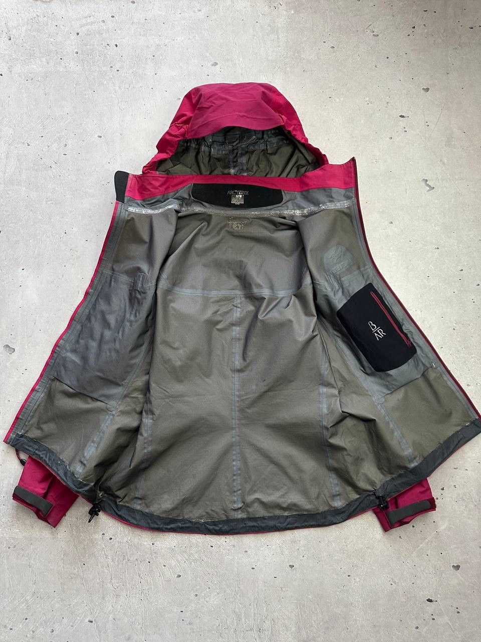 Arc'teryx Arc’teryx Gore-Tex Pro Beta AR Women’s Hooded Jacket Pink Size L / US 10 / IT 46 - 17 Thumbnail