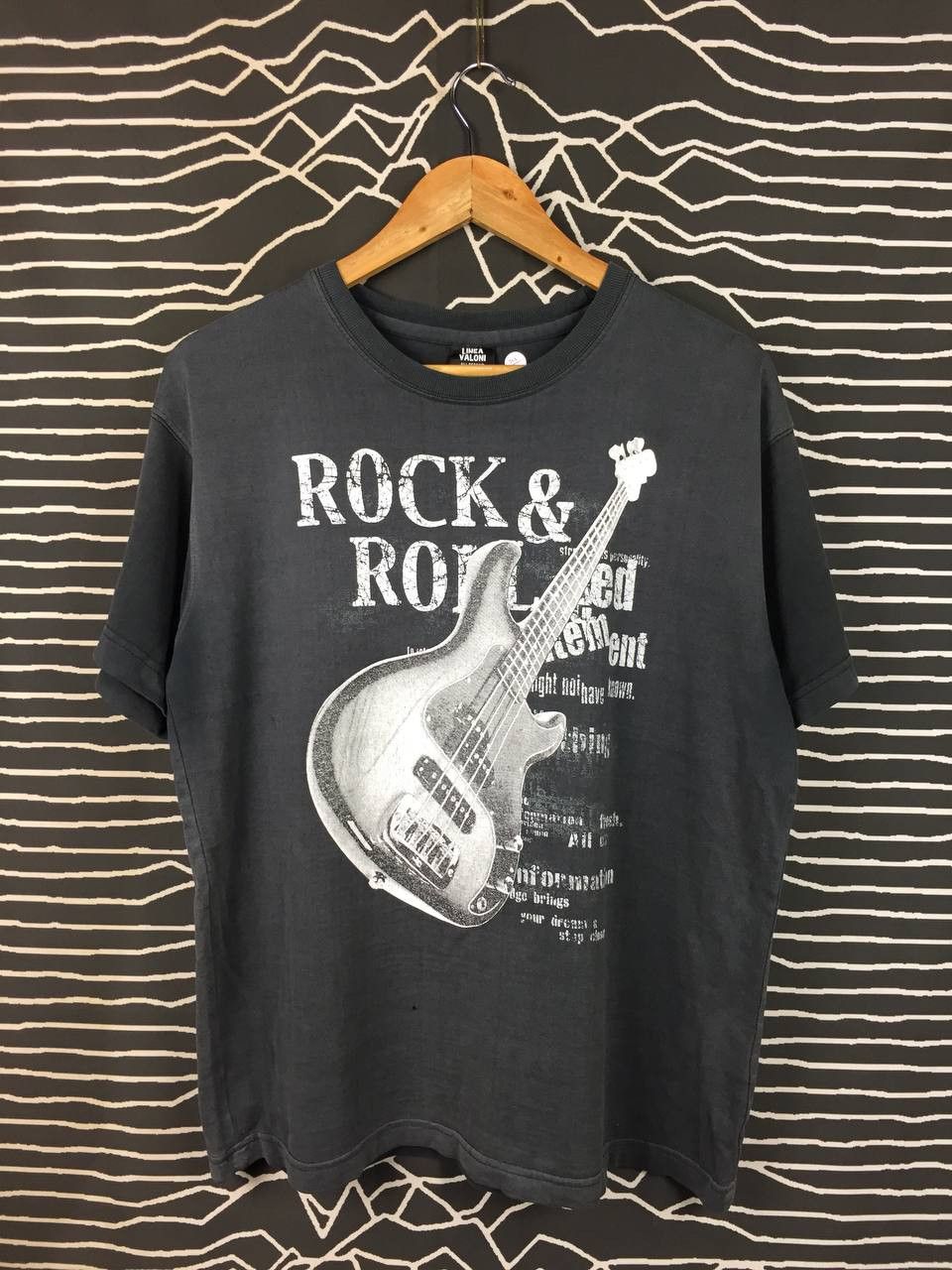 Japanese Brand Linea Valoni Japan Rock & Roll Bass Guitar Graphic Tee Size US L / EU 52-54 / 3 - 1 Thumbnail