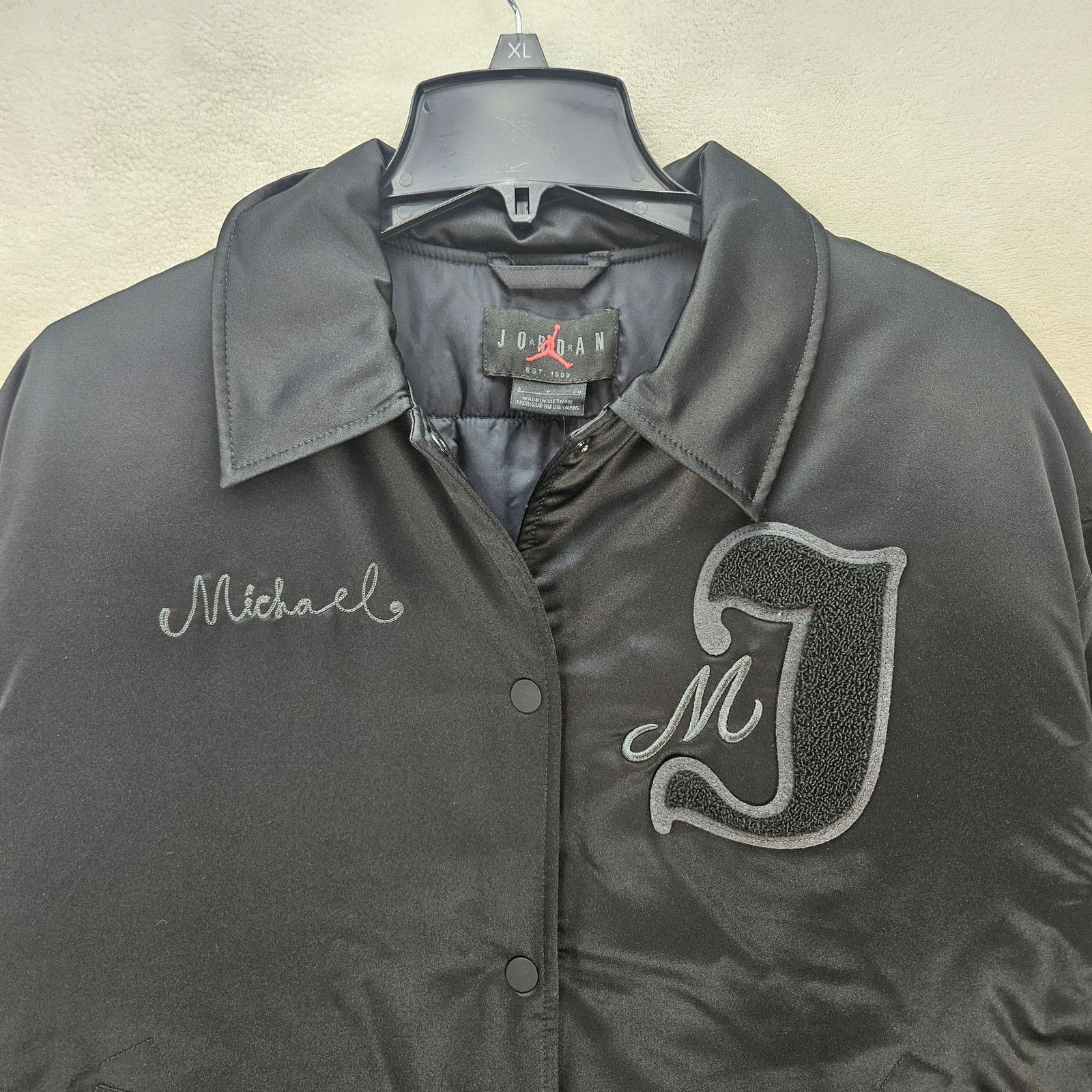 Nike NIKE WOMEN'S SMALL AIR JORDAN VARSITY BOMBER JACKET BLACK Size S / US 4 / IT 40 - 2 Thumbnail