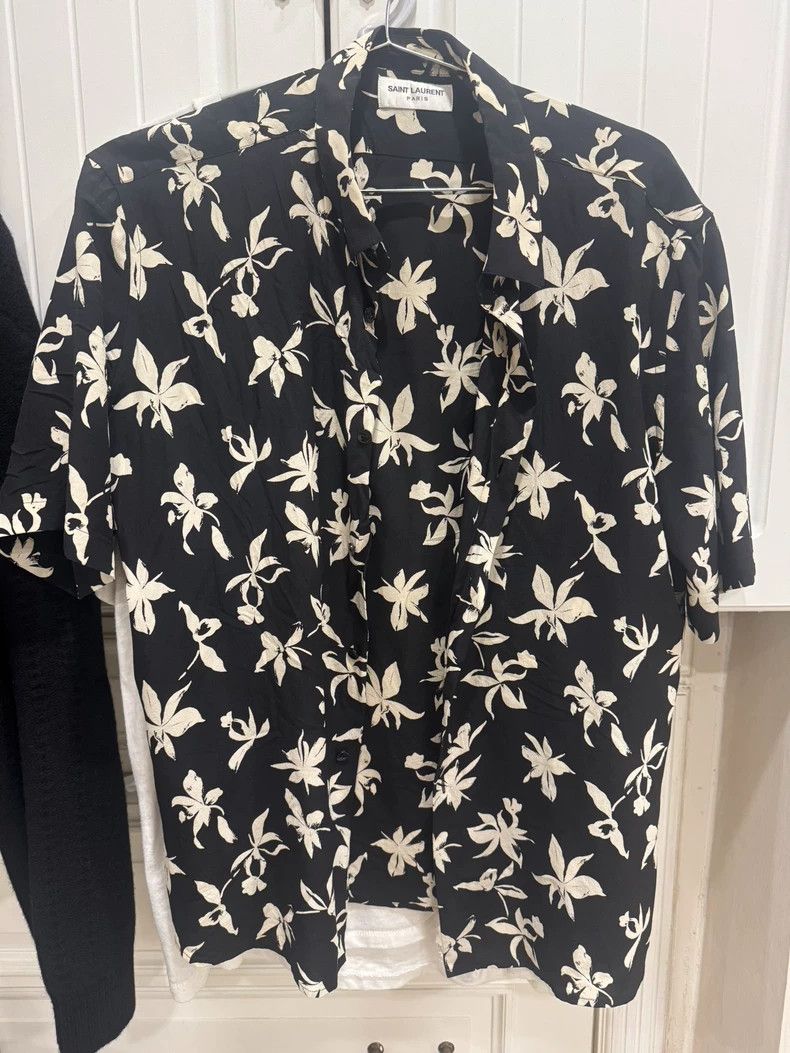 Saint Laurent Paris Saint Laurent Paris size 39 Mulberry Silk Printed Short Sle Size US M / EU 48-50 / 2 - 1 Thumbnail