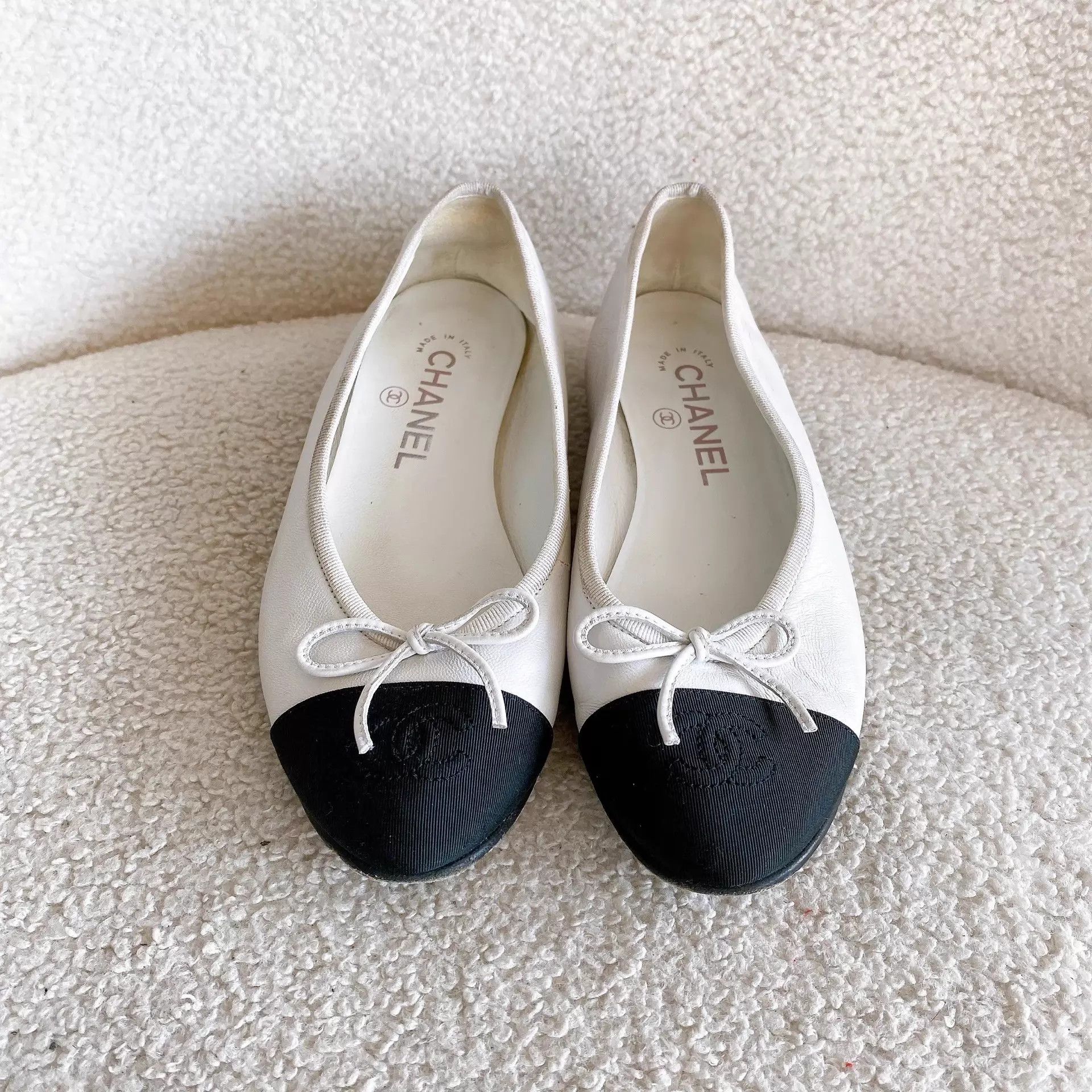 Chanel Chanel b/w colorblock ballet flats 35.5 Size US 5 / IT 35 - 2 Thumbnail