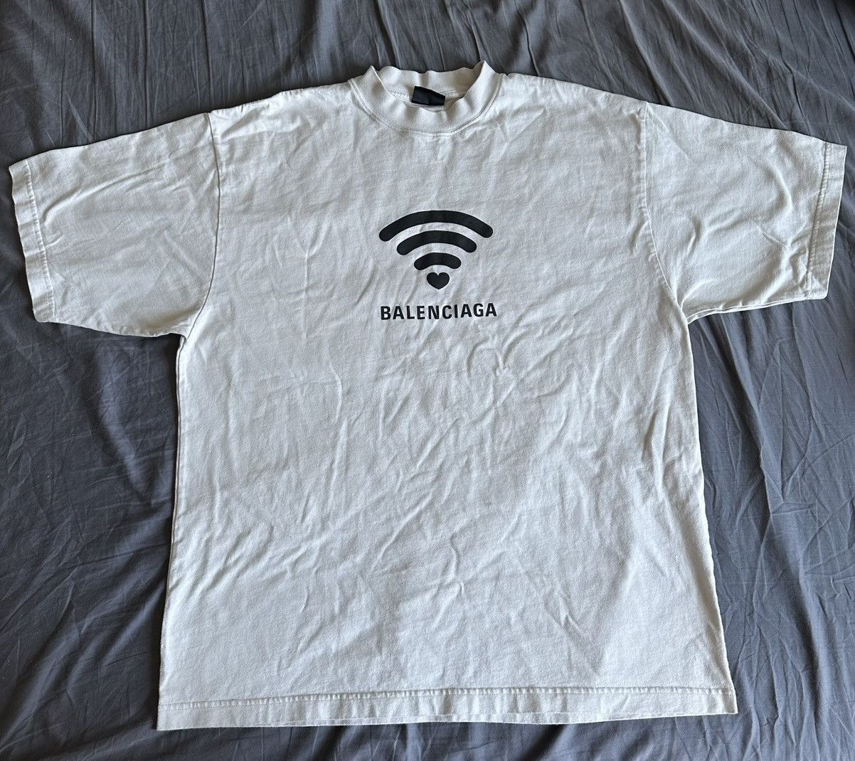 Balenciaga BALENCIAGA LOVE WIFI HEART LOGO TEE – WHITE – SIZE M Size US M / EU 48-50 / 2 - 1 Thumbnail